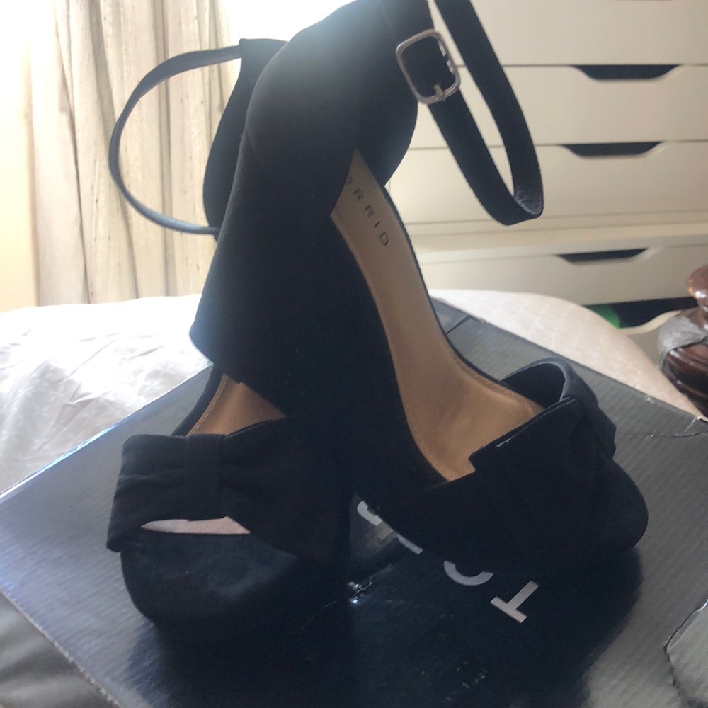 Torrid platform black with bow